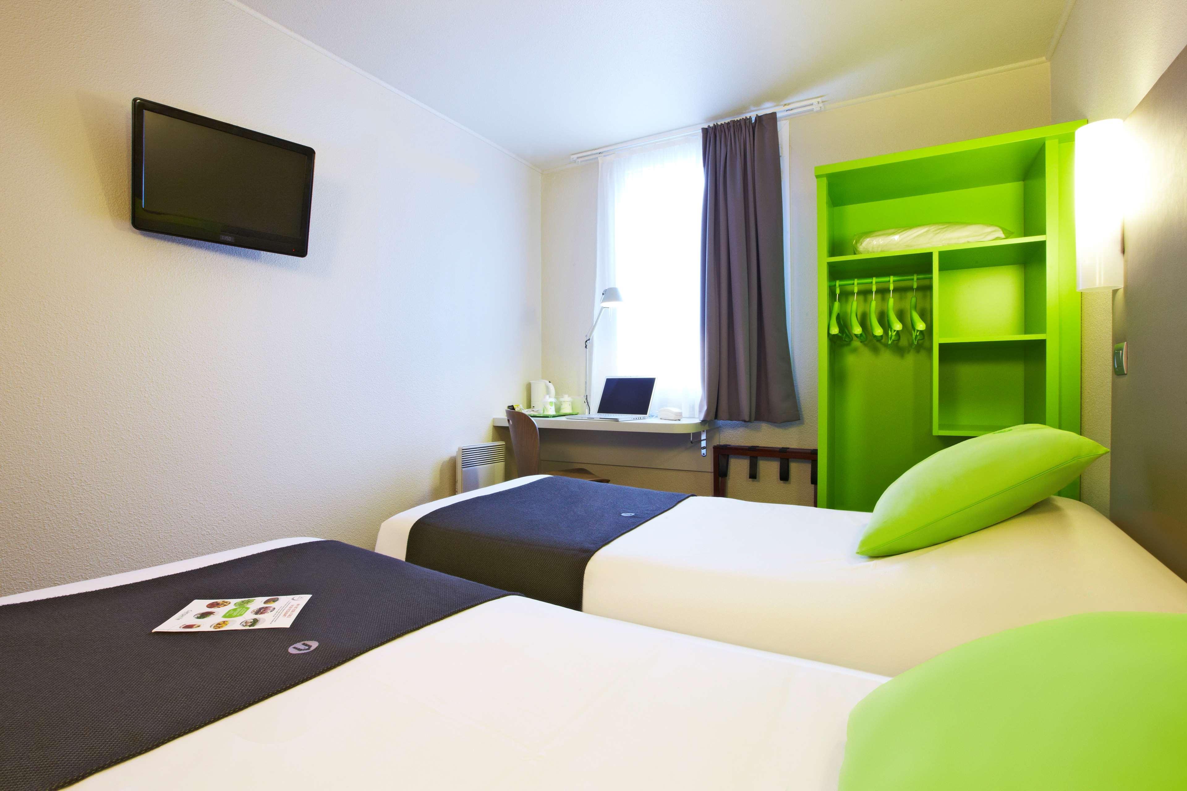 Campanile Saint-Quentin-En-Yvelines Hotel Montigny-le-Bretonneux Ngoại thất bức ảnh