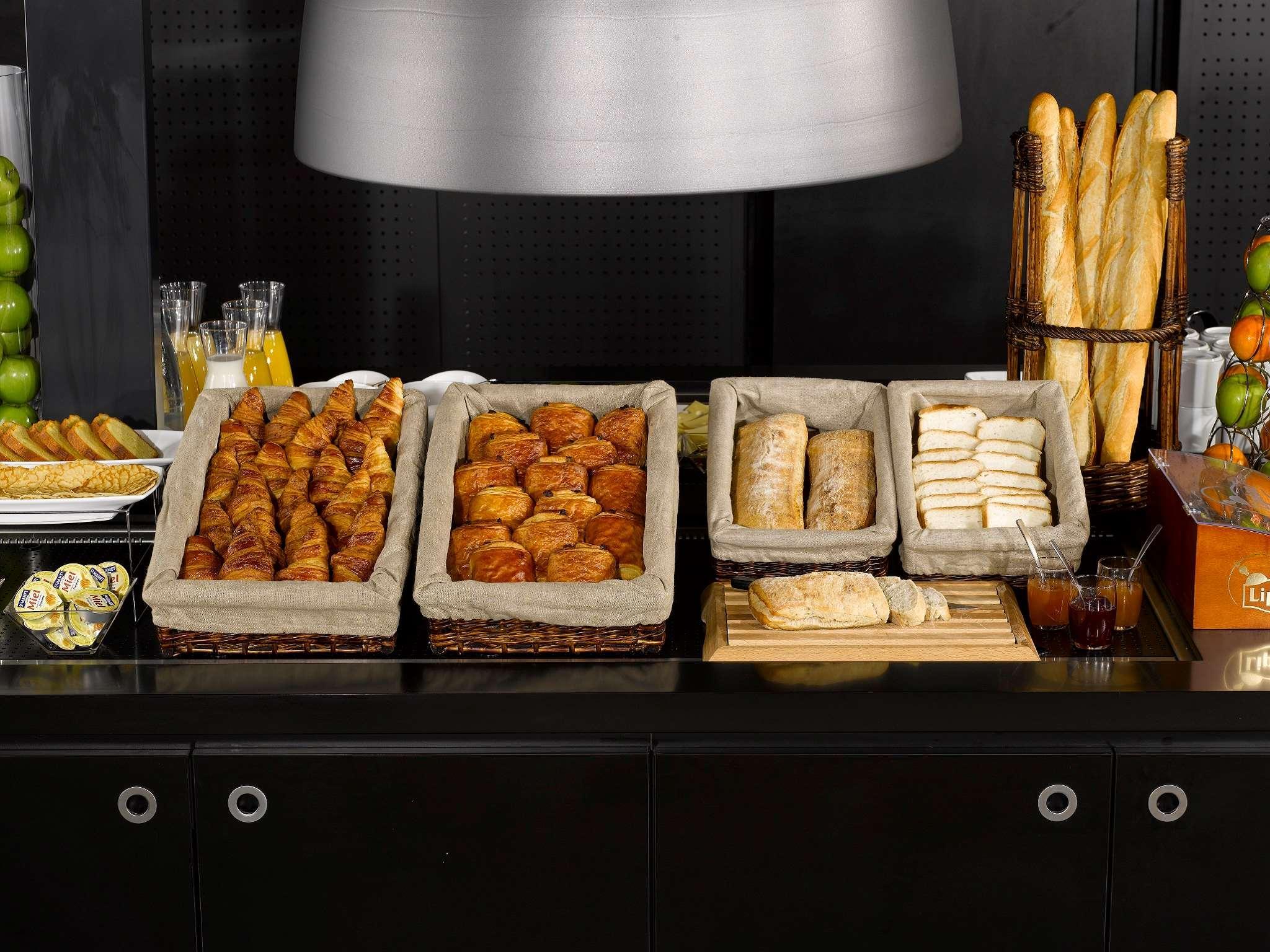 Campanile Saint-Quentin-En-Yvelines Hotel Montigny-le-Bretonneux Ngoại thất bức ảnh