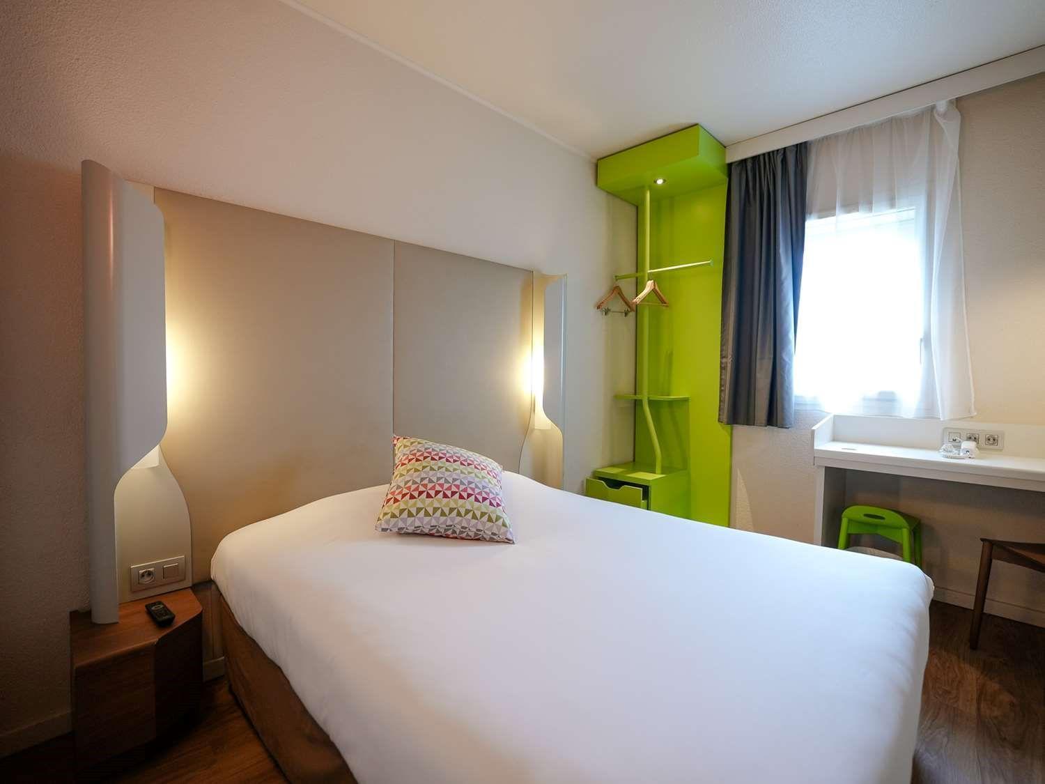 Campanile Saint-Quentin-En-Yvelines Hotel Montigny-le-Bretonneux Ngoại thất bức ảnh